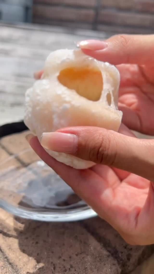 季節の和菓子【一心堂】🍑
🌟おすすめ🌟桃大福

国産の瑞々しく糖度の高い桃を贅沢に切り、
柔らかいお餅と滑らかな白あんで包み込みました。
食べていただくと桃の香りと甘さがお口の中に広がり、
桃のジューシーさと白あんとお餅が溶け合いとろけます。

1階 美味折々にて販売中

#京阪百貨店
#京阪百貨店守口店
#美味折々