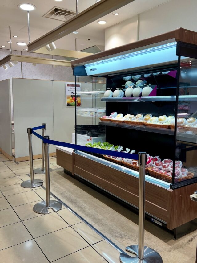 春の改装で拡大した京阪百貨店守口店食品売場にこの秋、和洋菓子ゾーンが新たにリニューアルオープンいたします！

本日は、〈フルーツショップサオコマ〉のオープン前の状態を一足早くお届けいたします。

フルーツショップサオコマが
装い新たにリニューアルオープン！
／
9月4日（木）
移設リニューアルオープン
＼

より魅力的な空間へと生まれ変わります♪

#キレイアップデート完成
#京阪百貨店
#京阪百貨店守口店 
#リニューアル
#オープン