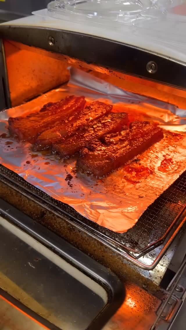 絶品アジア飯♫を堪能しよう！！

📣初企画【 アジアンマルシェ☀️開催！】

今回は、

〈琉球かめ～食堂〉琉球ちまき
あぐー豚や落花生、小ぶり干し椎茸など、7種類の具材がぎっしり詰まった、具だくさんの本格台南ちまきです。※冷凍での販売です。

〈卯食（マオシ）〉叉焼鶏飯 
海南鶏飯は東南アジアで人気の料理です。マレーシア、シンガポール、タイ、インドネシアで食べられています！ 柔らかい鶏肉と鶏がらスープで炊いたご飯の組み合わせ！ 絶品です。

〈小宇宙食堂〉水餃子
もちもちとした皮に神戸ポークのお肉がつまった餃子。食べ応えのある美味しい水餃子です。

をご紹介‼️

———————————————

☀️アジアンマルシェ
📍守口店 8階 大催事場
📅開催期間：開催中　9月9日（火）まで
⏰午前10時～午後7時（※最終日は午後6時閉場）
☎️電話番号→ 06-6994-1313（代表）
🚉最寄り駅→ 京阪電車「守口市」駅東口
Osaka Metro谷町線「守口駅」下車
🚗駐車場 → 1,000台の平面および立体駐車場

———————————————

#アジアンマルシェ アジアグルメ 
#期間限定 
 #グルメイベント #食べ歩き気分
#グルメフェス 
#ご当地グルメ旅
#食品催事 #京阪百貨店 #京阪百貨店守口店
#京阪 #百貨店 #期間限定 #催事