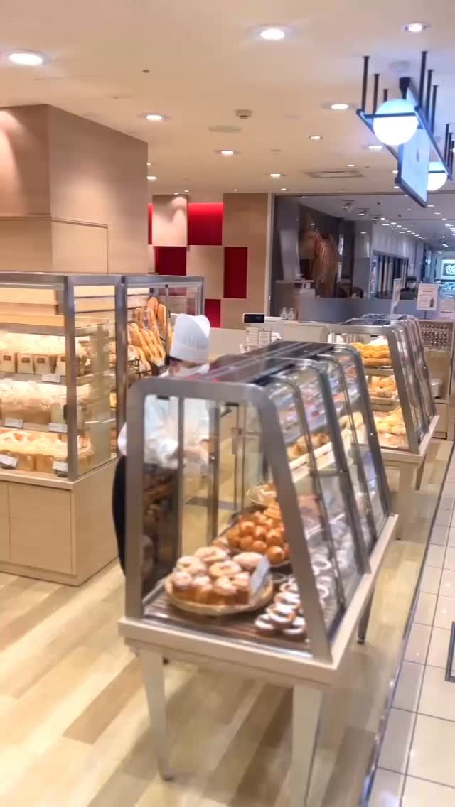 お待たせいたしました！！
11月6日（木）は地階の既存3ショップが
リニューアルオープン。

🌟マリー・カトリーヌ
 【オープン特別企画】
11/6（木）、店頭にて40周年記念ブレッドをお客様へプレゼント。
1日2回開催（ひる12時／午後4時予定）
先着40名様へ配布
なくなり次第終了

🌟福壽堂秀信
【オープン特別企画】
お楽しみ袋
……………………税込1,501円
11/6（木）～11/9（日）
数量限定 各日20袋 お一人様1点限り

🌟京西陣菓匠宗禅
【オープン特別企画】
……………………税込1,080円
11/6（木）～なくなり次第終了、数量限定100袋

#マリーカトリーヌ
#福壽堂秀信
#京西陣菓匠宗禅
#京阪百貨店
#京阪百貨店守口店
【京阪百貨店開業40周年】

#キレイアップデート完成